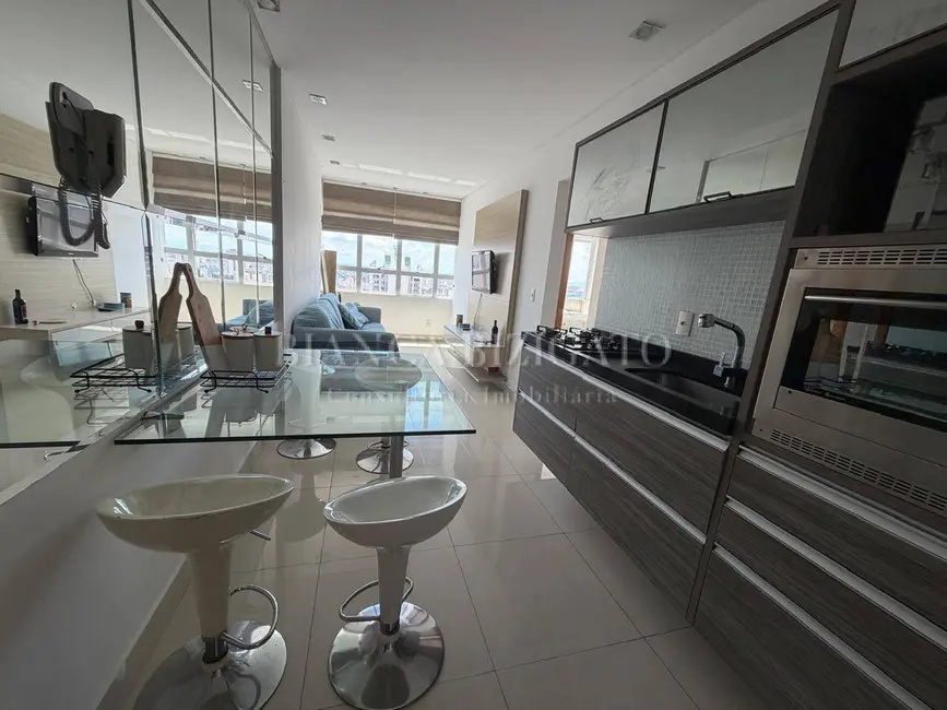 Apartamento com 2 quartos à venda, 47m2 em Centro, Curitiba - PR - imagem 3 Foto 3 de Apartamento com 2 quartos à venda, 47m2 em Centro, Curitiba - PR