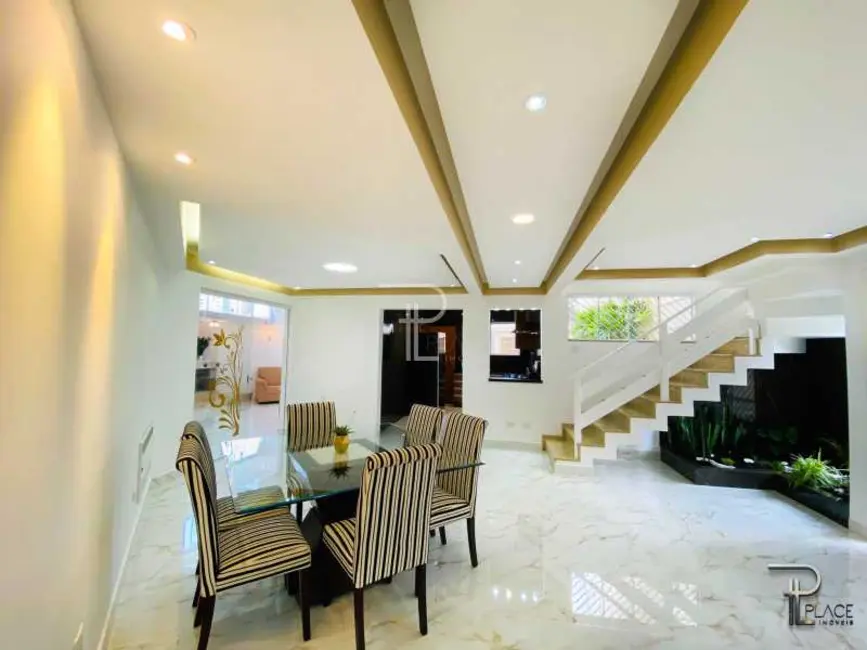 Foto 3 de Casa de Condomínio com 3 quartos à venda, 252m2 em Mercês, Curitiba - PR