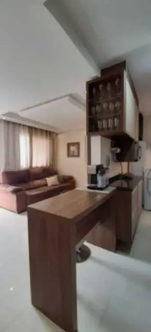 Apartamento com 3 quartos à venda, 70m2 em Capão Raso, Curitiba - PR - imagem 4 Foto 4 de Apartamento com 3 quartos à venda, 70m2 em Capão Raso, Curitiba - PR