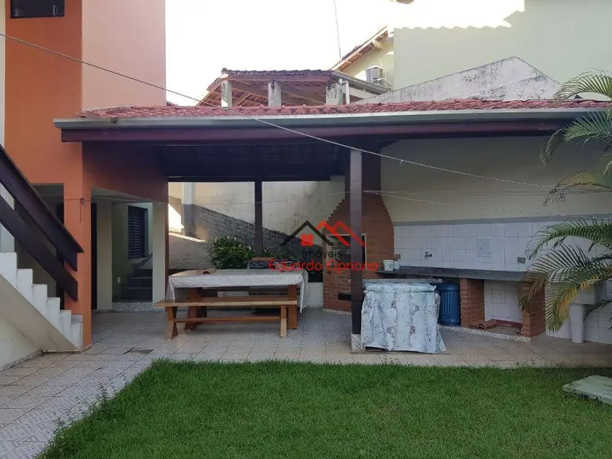 Foto 4 de Casa com 5 quartos à venda, 320m2 em Jardim Capricórnio, Caraguatatuba - SP