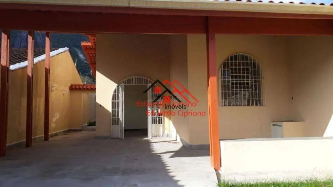 Foto 2 de Casa com 4 quartos à venda, 450m2 em Sumaré, Caraguatatuba - SP