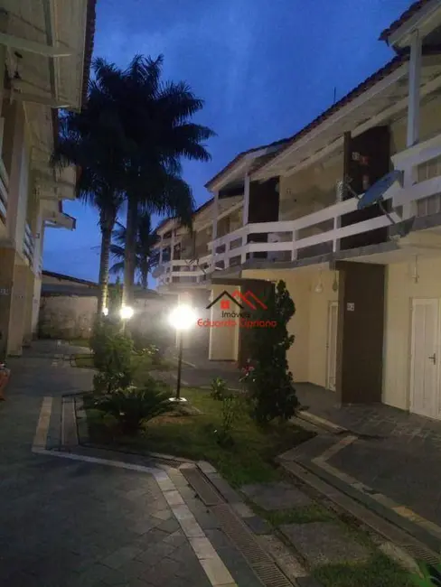 Foto 4 de Casa de Condomínio com 2 quartos à venda, 77m2 em Balneário Copacabana, Caraguatatuba - SP