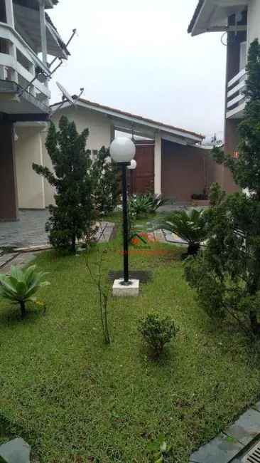 Foto 3 de Casa de Condomínio com 2 quartos à venda, 77m2 em Balneário Copacabana, Caraguatatuba - SP