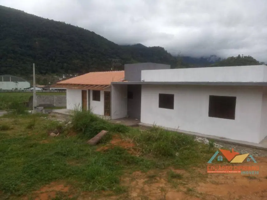 Foto 9 de Casa com 2 quartos à venda, 203m2 em Jardim Casa Branca, Caraguatatuba - SP