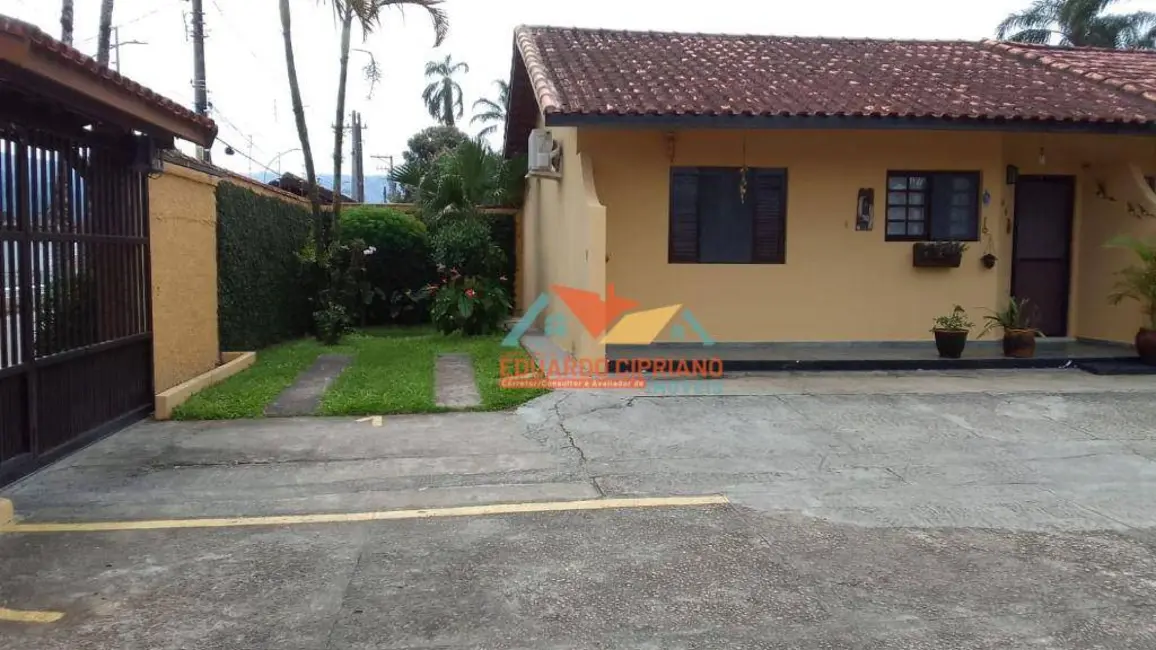 Foto 1 de Casa com 2 quartos à venda, 77m2 em Caraguatatuba - SP