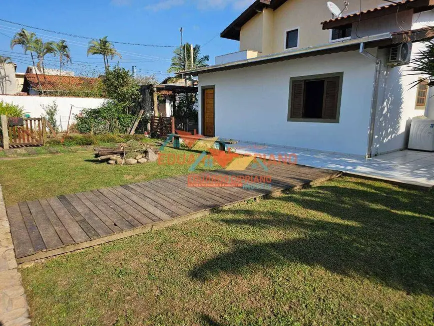 Foto 2 de Casa com 3 quartos à venda, 600m2 em Massaguaçu, Caraguatatuba - SP