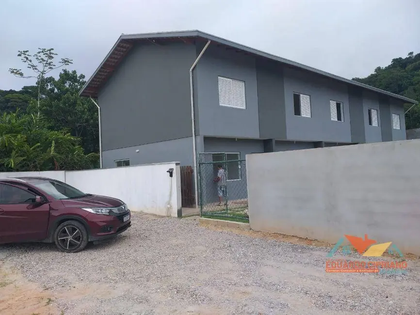 Foto 1 de Casa com 2 quartos para alugar, 68m2 em Capricórnio III, Caraguatatuba - SP