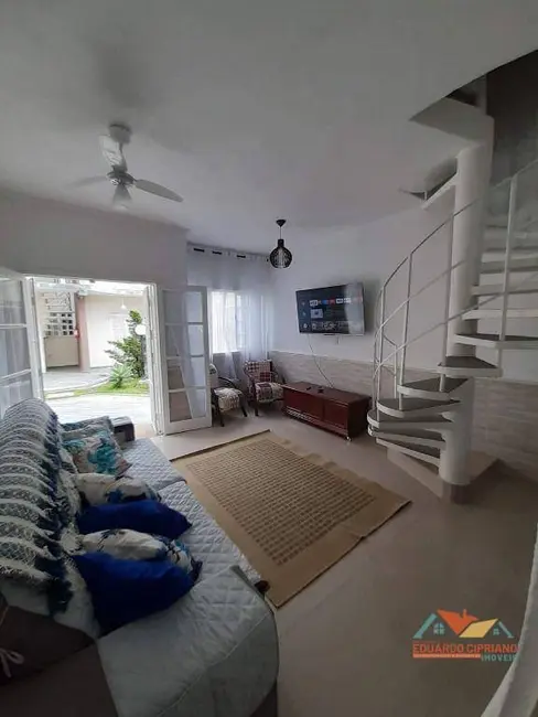 Foto 1 de Casa de Condomínio com 2 quartos à venda e para alugar, 65m2 em Balneário Copacabana, Caraguatatuba - SP