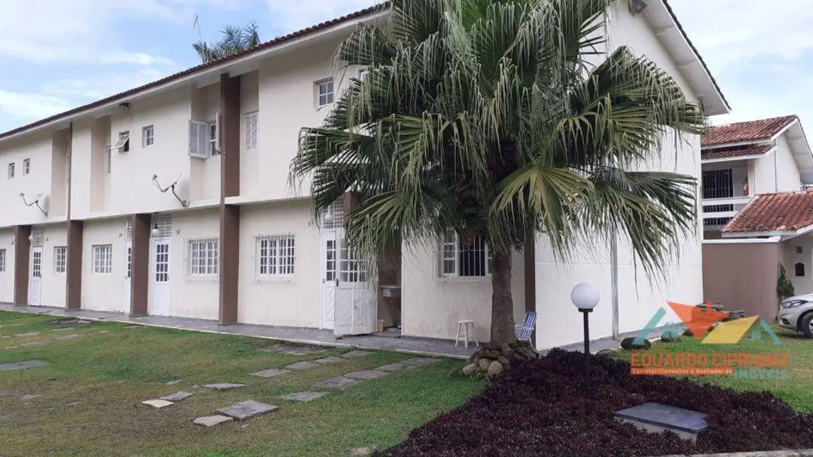 Foto 2 de Casa de Condomínio com 2 quartos à venda e para alugar, 65m2 em Balneário Copacabana, Caraguatatuba - SP