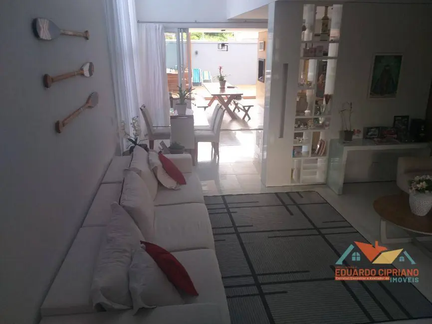 Casa com 3 quartos à venda, 270m2 em Massaguaçu, Caraguatatuba - SP - imagem 4 Foto 4 de Casa com 3 quartos à venda, 270m2 em Massaguaçu, Caraguatatuba - SP