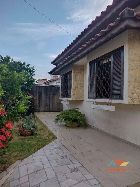 Foto 3 de Casa com 2 quartos à venda, 360m2 em Jardim Britânia, Caraguatatuba - SP
