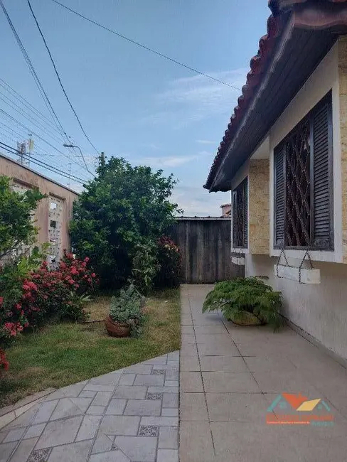 Foto 4 de Casa com 2 quartos à venda, 360m2 em Jardim Britânia, Caraguatatuba - SP