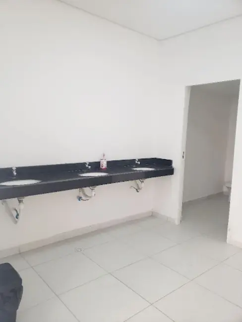 Foto 3 de Loja para alugar, 103m2 em Caraguatatuba - SP