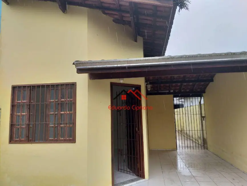 Foto 1 de Casa com 2 quartos para alugar, 197m2 em Jardim das Gaivotas, Caraguatatuba - SP