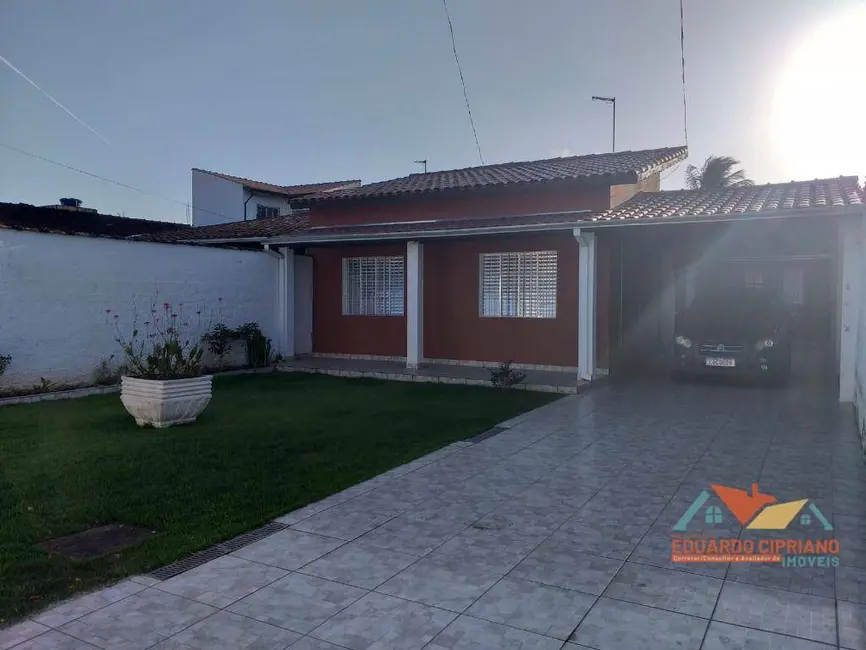 Foto 1 de Casa com 3 quartos à venda, 150m2 em Parque Balneário Poiares, Caraguatatuba - SP