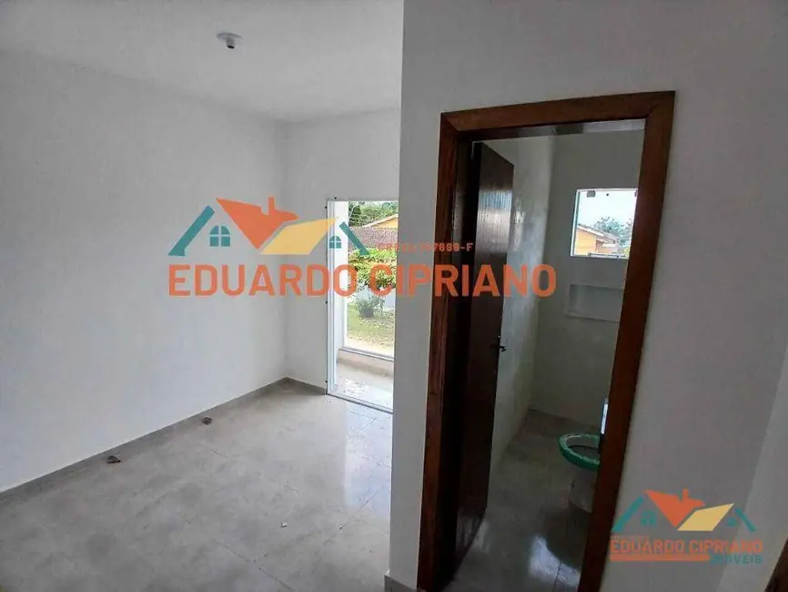 Foto 2 de Casa com 2 quartos à venda, 74m2 em Massaguaçu, Caraguatatuba - SP