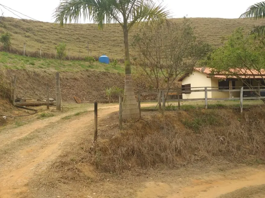 Chácara com 2 quartos à venda, 1309m2 em Paraibuna - SP - imagem 4 Foto 4 de Chácara com 2 quartos à venda, 1309m2 em Paraibuna - SP