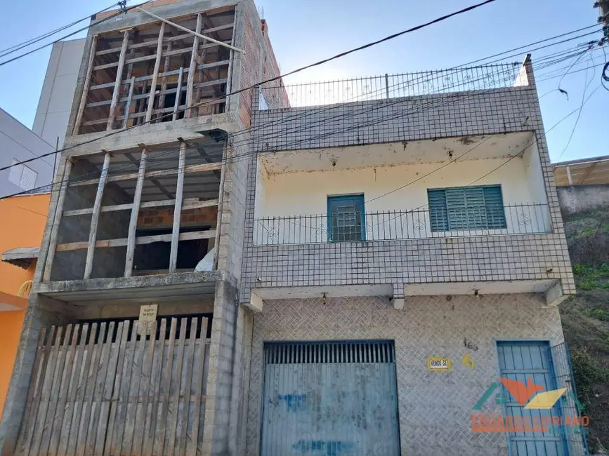 Casa com 6 quartos à venda, 230m2 em Centro, Paraibuna - SP - imagem 2 Foto 2 de Casa com 6 quartos à venda, 230m2 em Centro, Paraibuna - SP