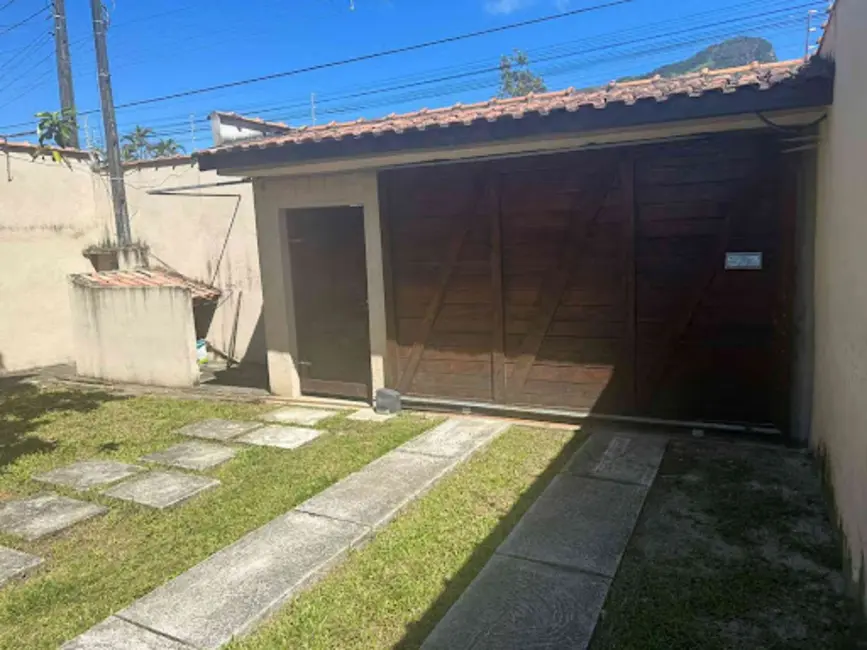 Foto 6 de Casa com 2 quartos à venda, 300m2 em Jardim Jaqueira, Caraguatatuba - SP