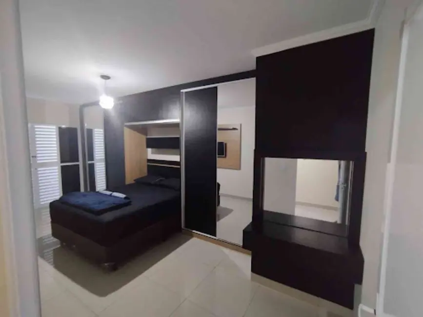 Casa com 3 quartos à venda, 200m2 em Sao Jose Dos Campos - SP - imagem 4 Foto 4 de Casa com 3 quartos à venda, 200m2 em Sao Jose Dos Campos - SP