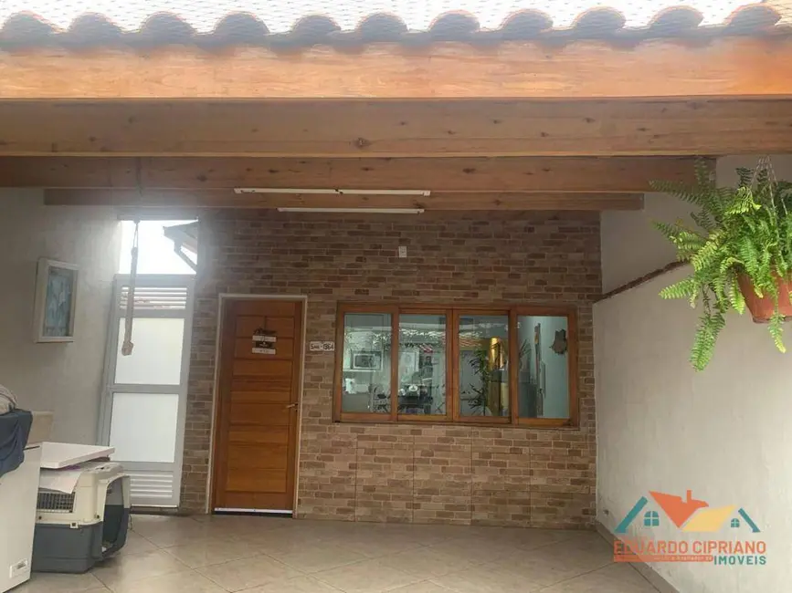 Foto 1 de Casa com 2 quartos à venda, 125m2 em Perequê Mirim, Caraguatatuba - SP