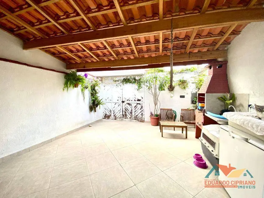 Foto 2 de Casa com 2 quartos à venda, 125m2 em Perequê Mirim, Caraguatatuba - SP