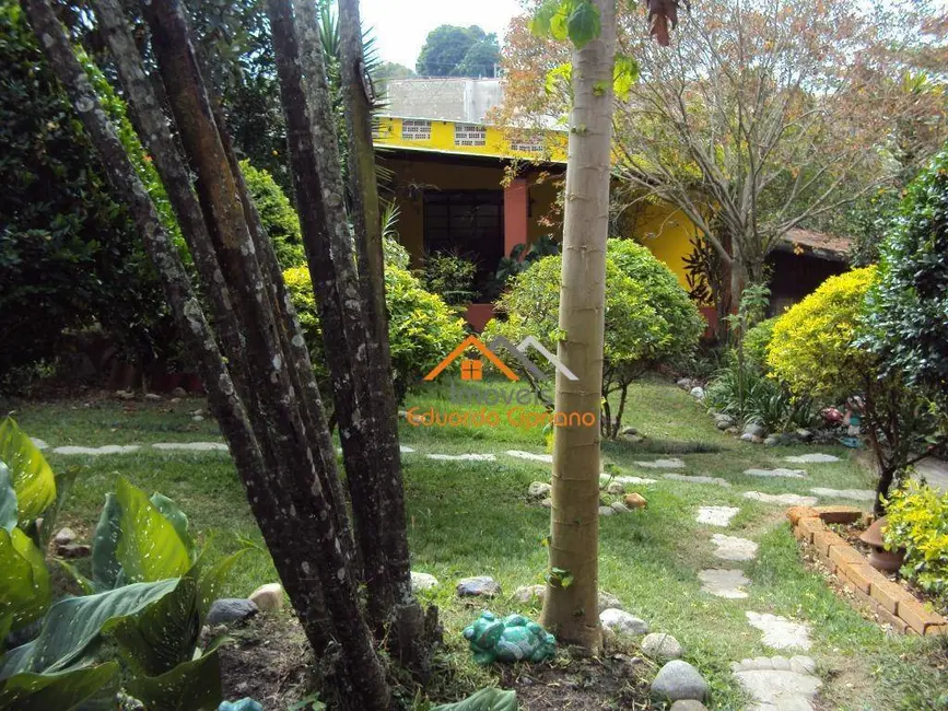 Chácara com 2 quartos à venda, 1914m2 em Vila Expedicionários Cruzeirenses, Cruzeiro - SP - imagem 3 Foto 3 de Chácara com 2 quartos à venda, 1914m2 em Vila Expedicionários Cruzeirenses, Cruzeiro - SP