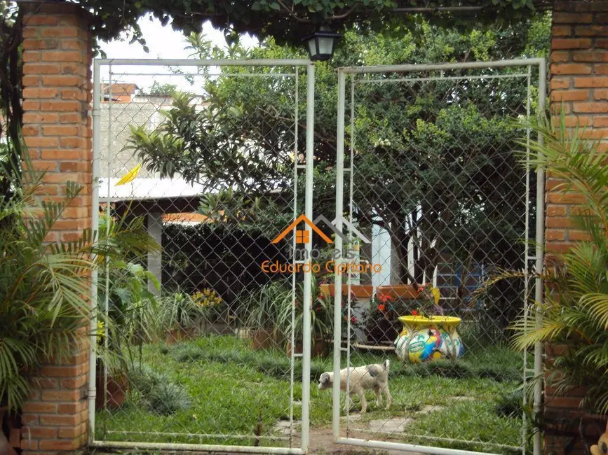 Chácara com 2 quartos à venda, 1914m2 em Vila Expedicionários Cruzeirenses, Cruzeiro - SP - imagem 4 Foto 4 de Chácara com 2 quartos à venda, 1914m2 em Vila Expedicionários Cruzeirenses, Cruzeiro - SP