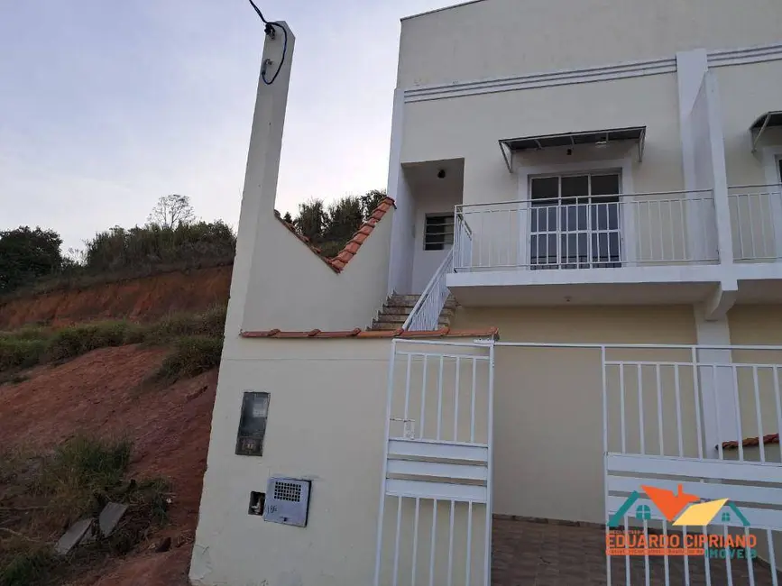 Casa com 2 quartos para alugar, 250m2 em Paraibuna - SP - imagem 3 Foto 3 de Casa com 2 quartos para alugar, 250m2 em Paraibuna - SP