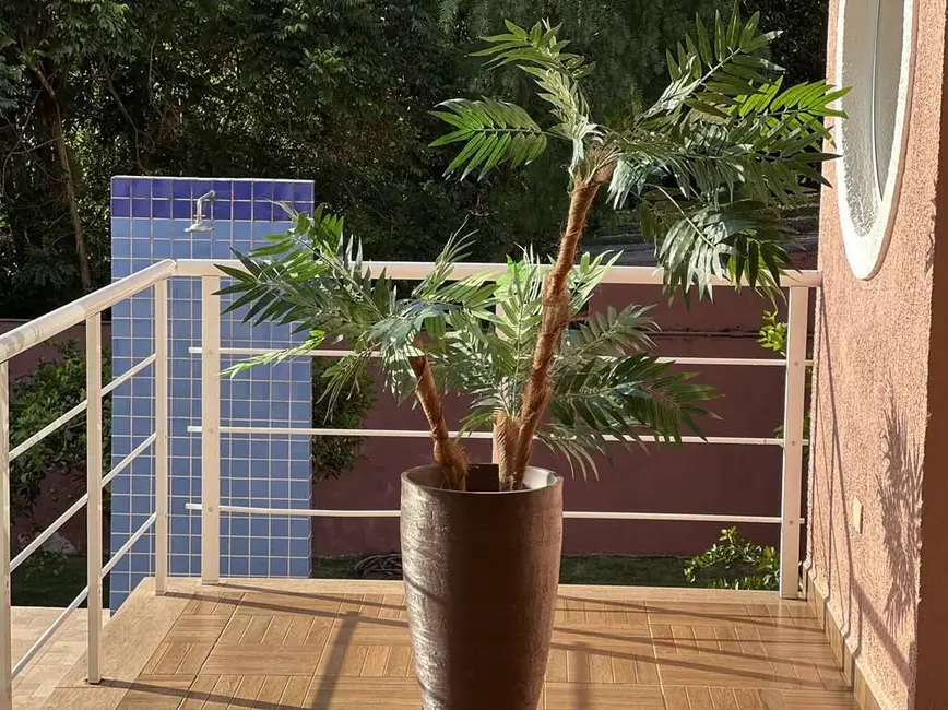 Foto 6 de Casa de Condomínio com 4 quartos à venda, 1296m2 em Chácara de La Rocca, Carapicuiba - SP