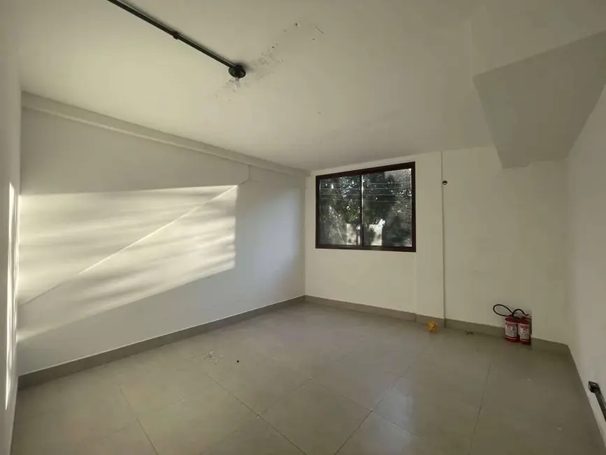 Sala Comercial à venda, 177m2 em Chácara São João, Carapicuiba - SP - imagem 6 Foto 6 de Sala Comercial à venda, 177m2 em Chácara São João, Carapicuiba - SP