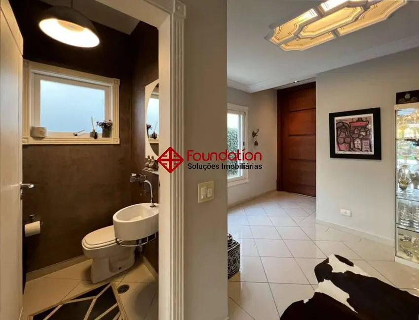 Casa com 4 quartos à venda em Vila Santo Antônio, Cotia - SP - imagem 5 Foto 5 de Casa com 4 quartos à venda em Vila Santo Antônio, Cotia - SP