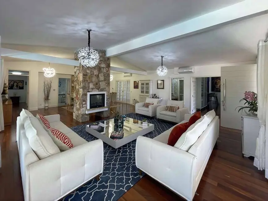 Casa com 4 quartos à venda em Vila Santo Antônio, Cotia - SP - imagem 8 Foto 8 de Casa com 4 quartos à venda em Vila Santo Antônio, Cotia - SP