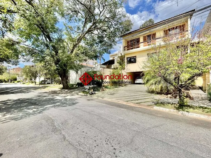 Casa de Condomínio com 3 quartos à venda, 360m2 em São Paulo II, Cotia - SP - imagem 4 Foto 4 de Casa de Condomínio com 3 quartos à venda, 360m2 em São Paulo II, Cotia - SP