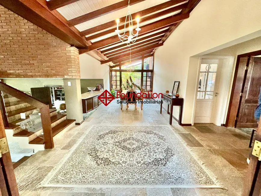 Casa de Condomínio com 6 quartos à venda, 1876m2 em Altos de São Fernando, Jandira - SP - imagem 9 Foto 9 de Casa de Condomínio com 6 quartos à venda, 1876m2 em Altos de São Fernando, Jandira - SP