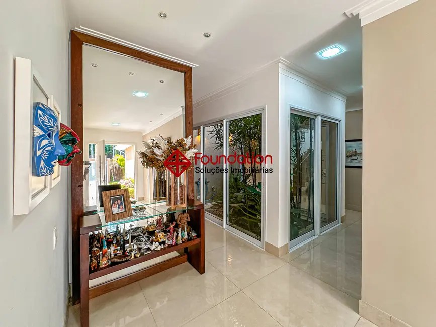 Casa de Condomínio com 4 quartos à venda, 1360m2 em Parque Dom Henrique, Cotia - SP - imagem 5 Foto 5 de Casa de Condomínio com 4 quartos à venda, 1360m2 em Parque Dom Henrique, Cotia - SP