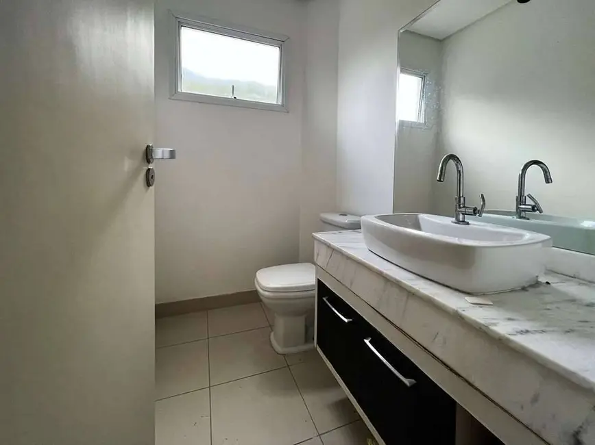 Foto 9 de Casa de Condomínio com 4 quartos à venda e para alugar em Carapicuiba - SP