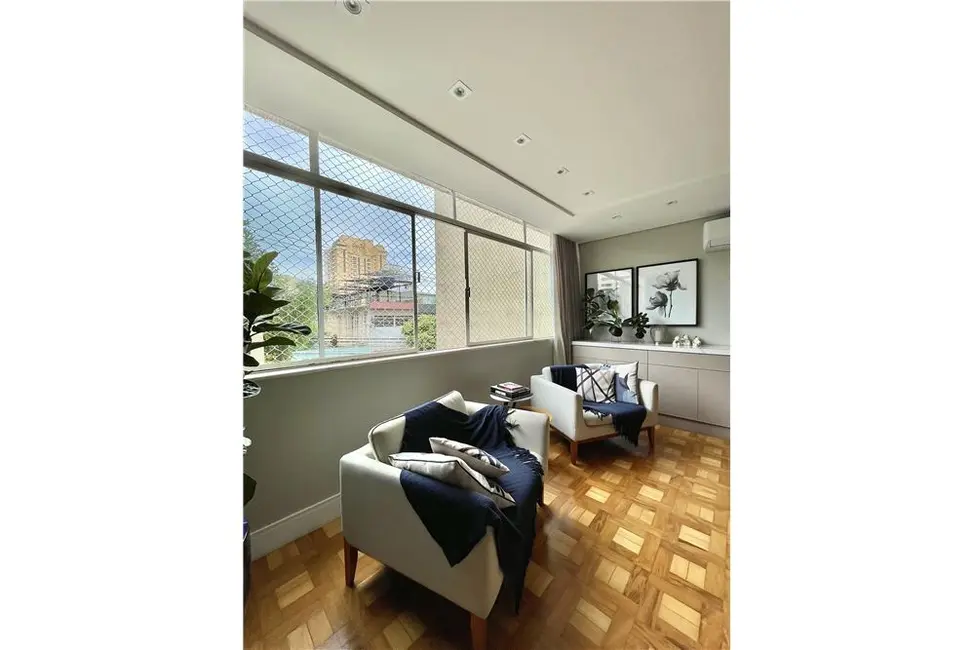 Apartamento com 2 quartos à venda, 105m2 em Aclimação, São Paulo - SP - imagem 3 Foto 3 de Apartamento com 2 quartos à venda, 105m2 em Aclimação, São Paulo - SP