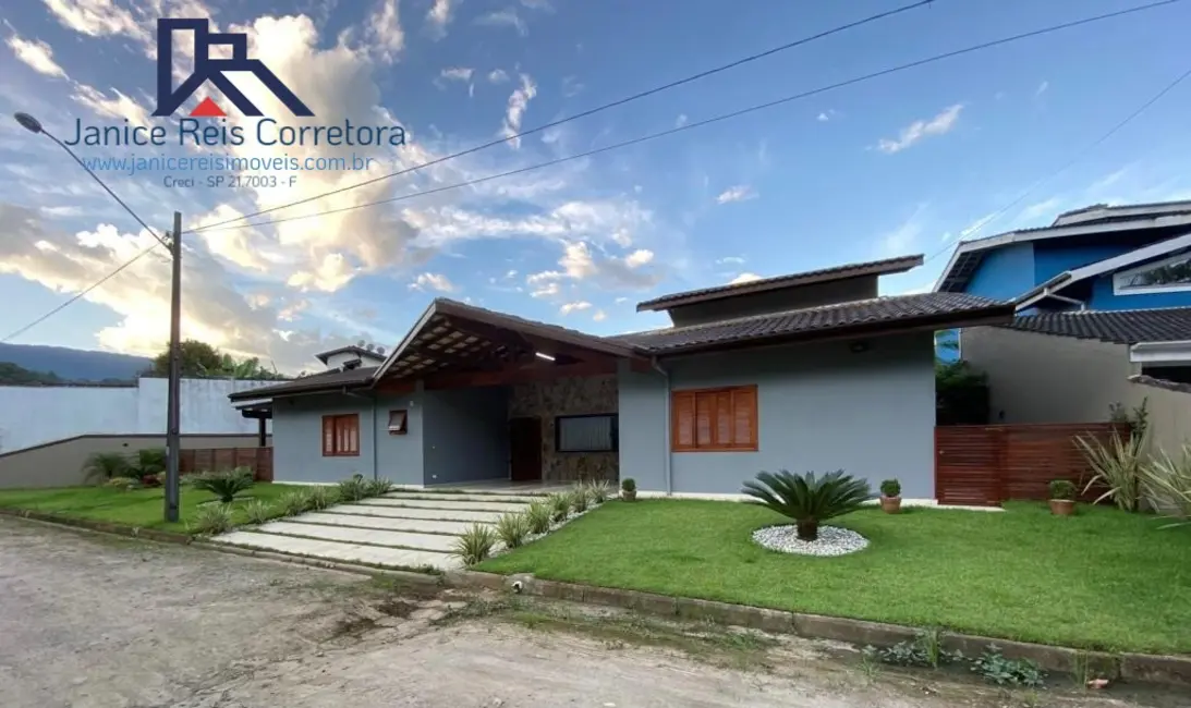 Foto 4 de Casa de Condomínio com 3 quartos à venda, 181m2 em Ubatuba - SP