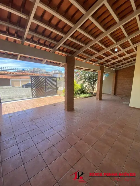 Foto 2 de Casa com 4 quartos à venda e para alugar, 250m2 em Centro, Itanhaem - SP