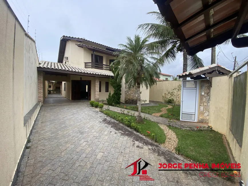 Foto 1 de Casa com 4 quartos à venda e para alugar em Itanhaem - SP