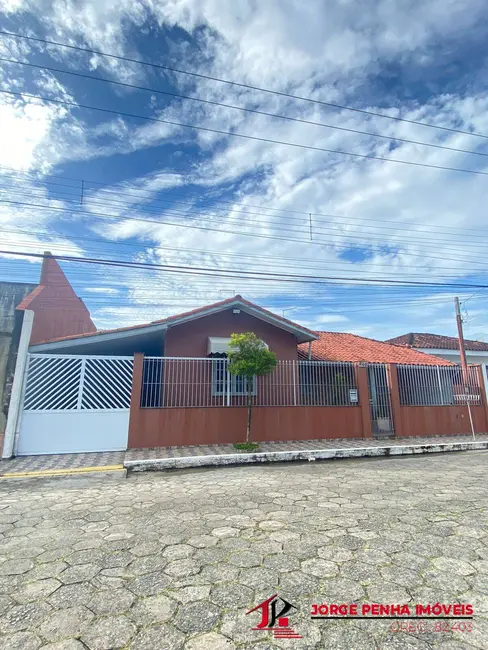 Foto 1 de Casa com 3 quartos à venda em Centro, Itanhaem - SP