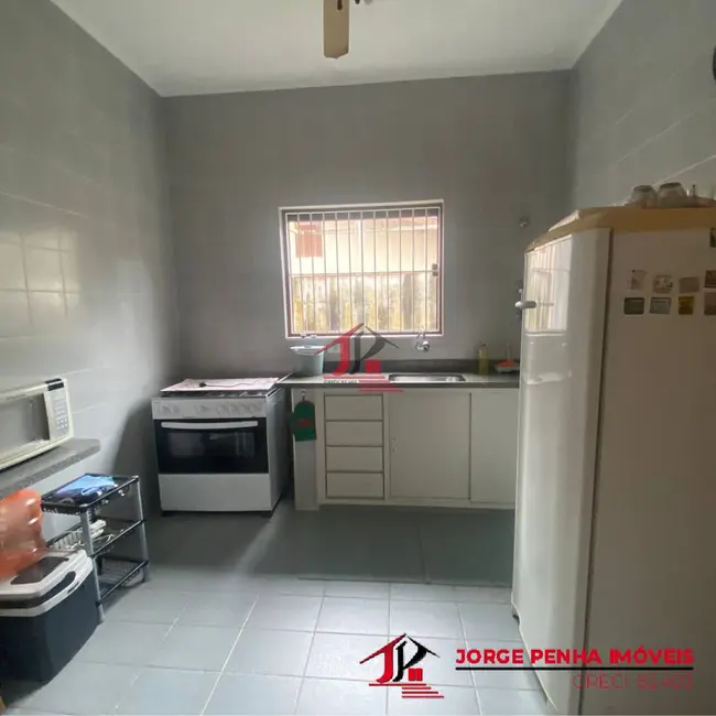 Casa com 3 quartos para alugar em Itanhaem - SP - imagem 9 Foto 9 de Casa com 3 quartos para alugar em Itanhaem - SP