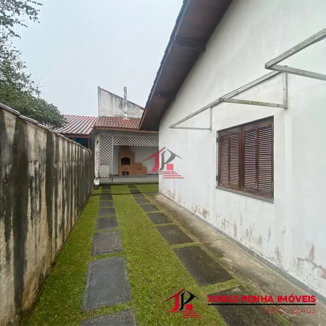 Casa com 3 quartos para alugar em Itanhaem - SP - imagem 2 Foto 2 de Casa com 3 quartos para alugar em Itanhaem - SP