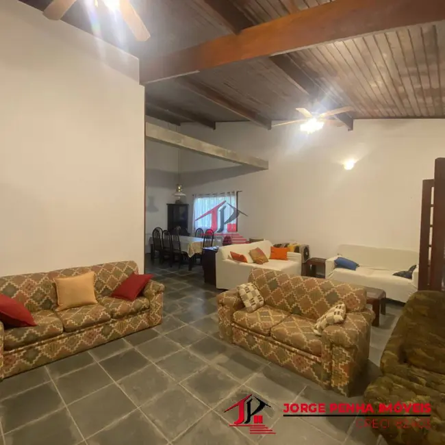 Casa com 3 quartos para alugar em Itanhaem - SP - imagem 3 Foto 3 de Casa com 3 quartos para alugar em Itanhaem - SP