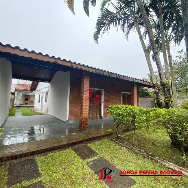Casa com 3 quartos para alugar em Itanhaem - SP - imagem 1 Foto 1 de Casa com 3 quartos para alugar em Itanhaem - SP