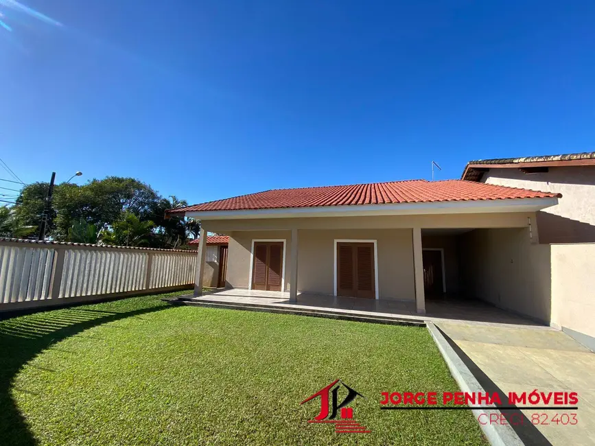 Foto 1 de Casa com 4 quartos à venda em Itanhaem - SP