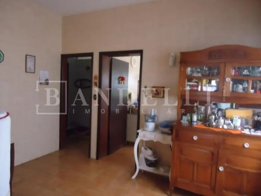 Casa com 6 quartos à venda, 402m2 em Centro, Araraquara - SP - imagem 5 Foto 5 de Casa com 6 quartos à venda, 402m2 em Centro, Araraquara - SP