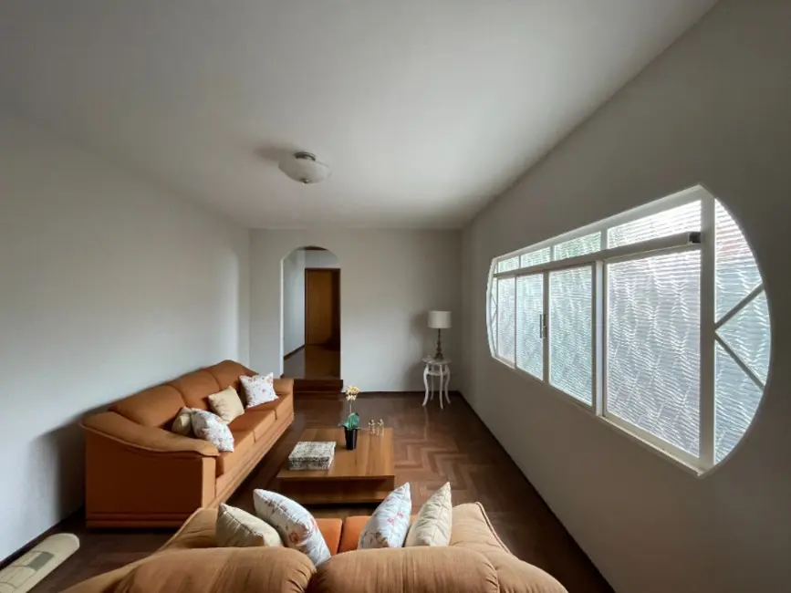Casa com 3 quartos à venda, 211m2 em Vila Xavier (Vila Xavier), Araraquara - SP - imagem 8 Foto 8 de Casa com 3 quartos à venda, 211m2 em Vila Xavier (Vila Xavier), Araraquara - SP