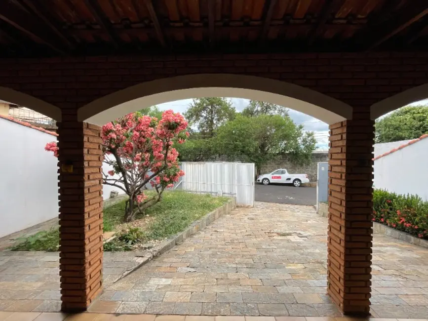 Casa com 3 quartos à venda, 211m2 em Vila Xavier (Vila Xavier), Araraquara - SP - imagem 6 Foto 6 de Casa com 3 quartos à venda, 211m2 em Vila Xavier (Vila Xavier), Araraquara - SP